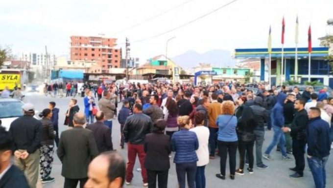 Banoret e Unazes se Re ne proteste kunder shembjes se banesave: Policia shoqeron 10 persona